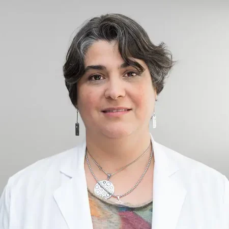 Marcela-Holgado-Medico-Especialista-en-Cuidados-Paliativos.webp